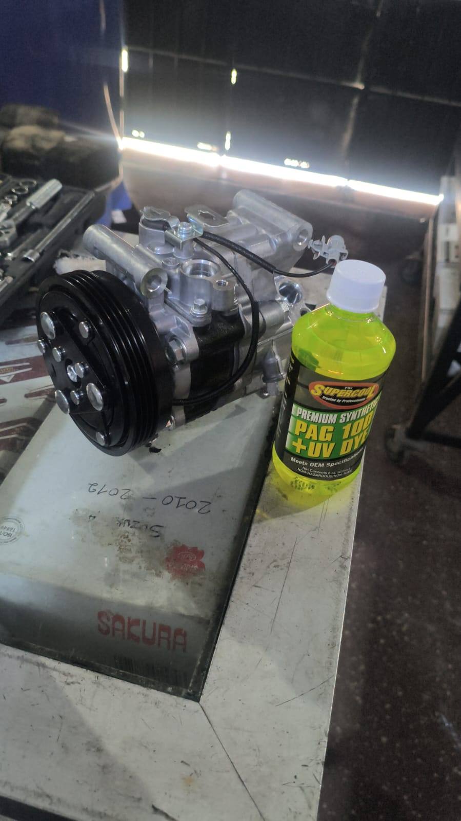 Compresor de aire acondicionado y aceite refrigerante listos para instalar