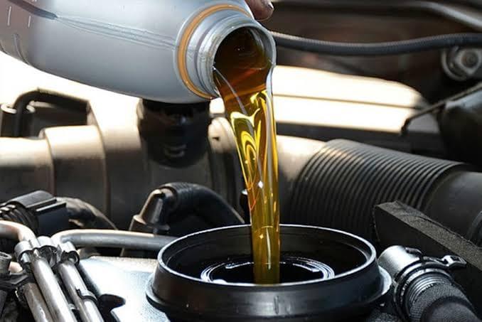 Cambio de aceite de motor en Centro Automotriz Mino