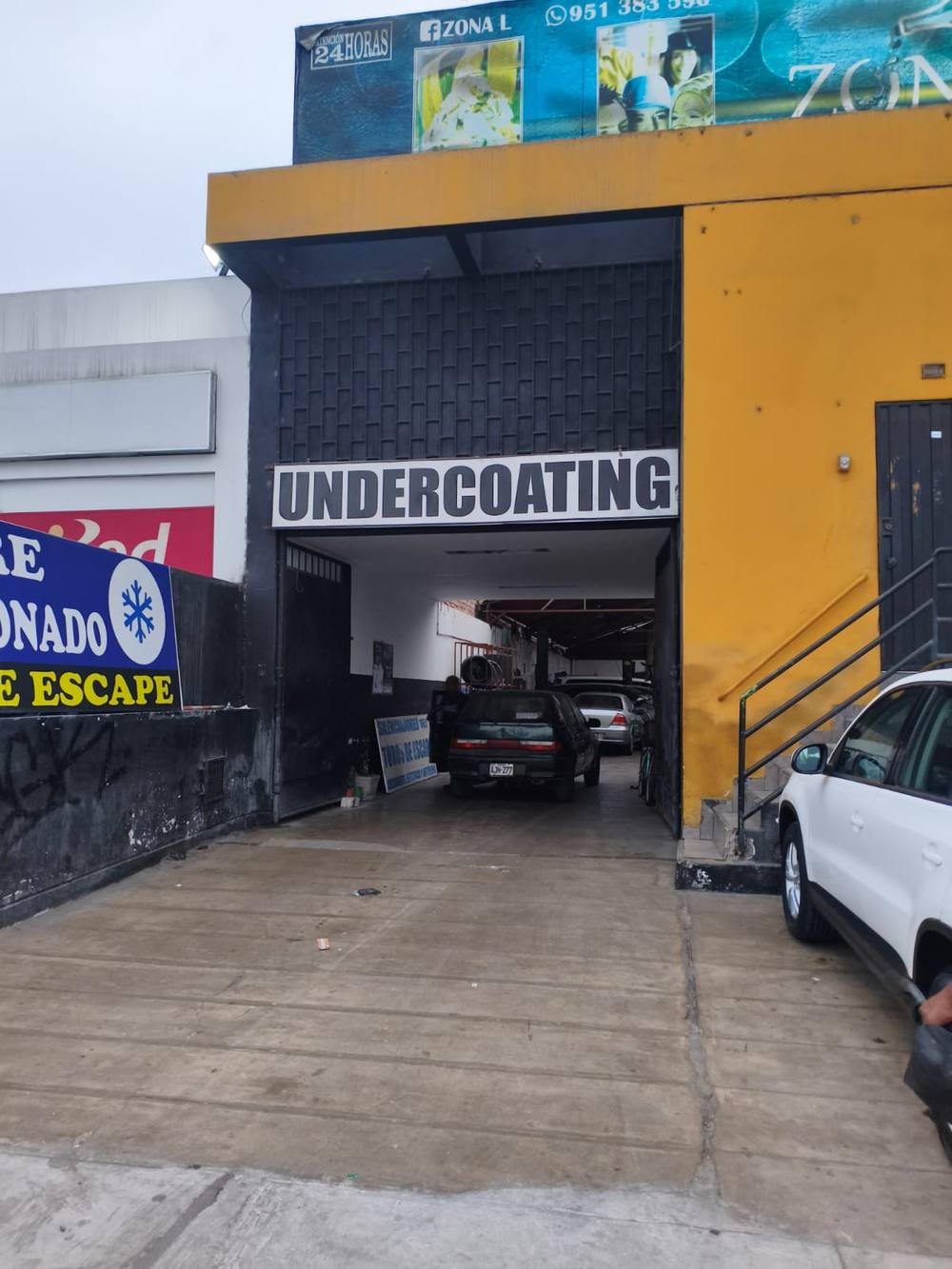 Entrada del área de undercoating del taller